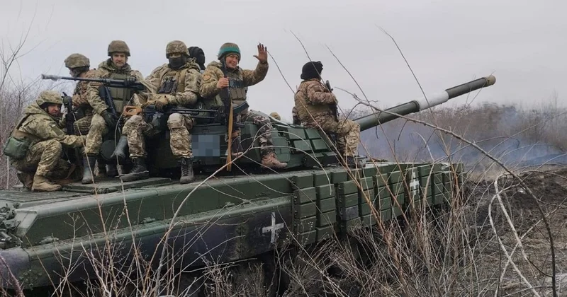 Ukrayna bu şəhərdən geri çəkildi: Rusiyanın hücumları səngimir...