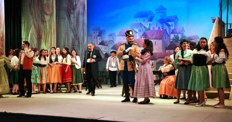 Qaetano Donisettinin Sevgi şərbəti operasının tamaşası nümayiş olundu FOTO