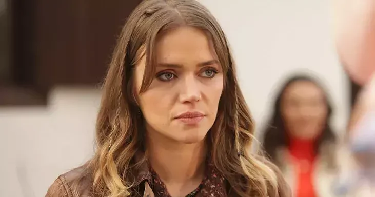 Məşhur aktrisa noyabrda dənizdə çimdi Foto