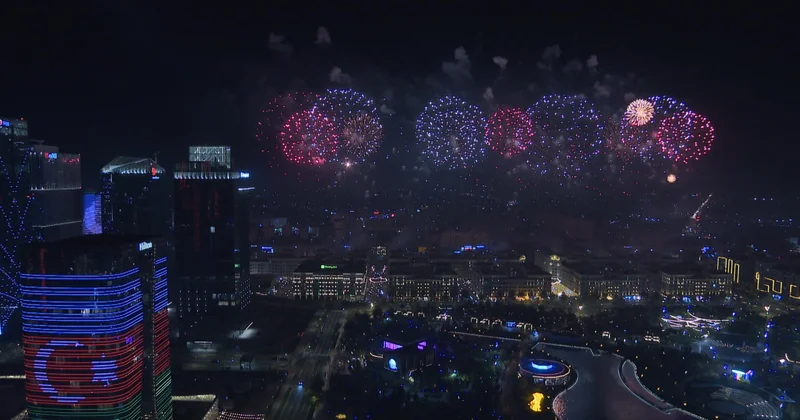 В Ташкенте состоялся салют в честь глав государств, принимающих участие в саммите ЦА Minval Politika