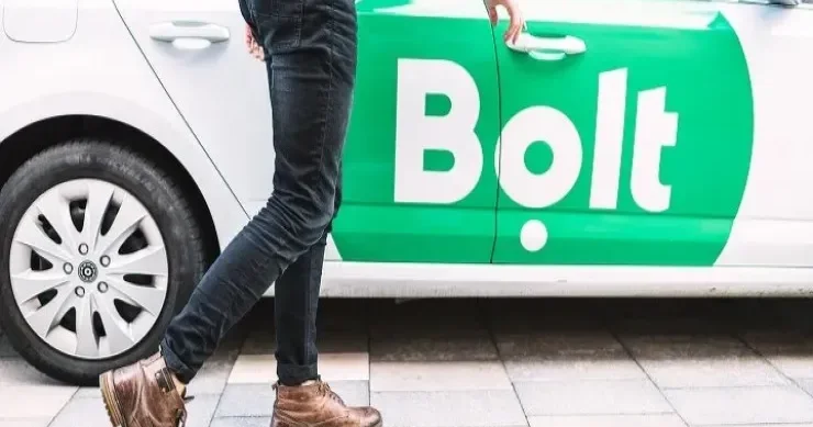 Bakıda taksi sürücüsü yol puluna görə qazini döydü