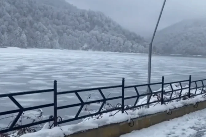 Göygölün suyu donaraq buz bağlayıb GÖRÜNTÜ Xəbər saytı Son xəbərlər və Hadisələr