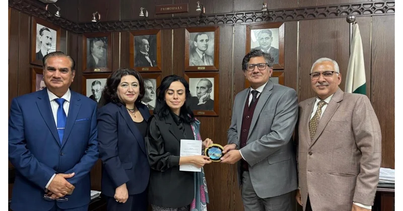 BDU nun urdu dili üzrə mütəxəssisi Pakistana səfər edib