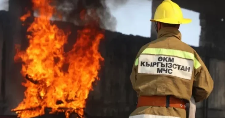 В столице Кыргызстана горит рынок: площадь пожара достигла 500 квадратных метров