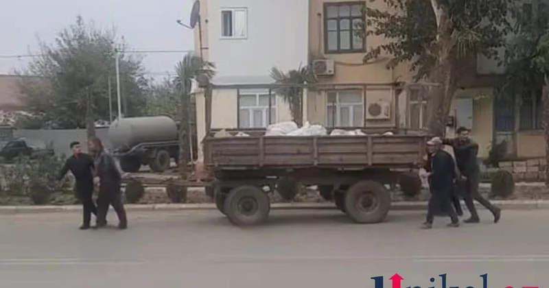 Biləsuvarda traktor qoşqusunu dövlət qurumunun əməkdaşları çəkdi VİDEO