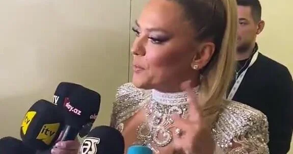 Демет Акалын не поняла вопрос азербайджанского журналиста и попросила перевод ВИДЕО