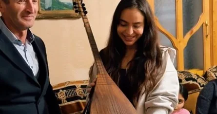 Leyla Əliyeva şamaxılı ailənin qonağı oldu, aşıq musiqisi dinlədi VİDEO