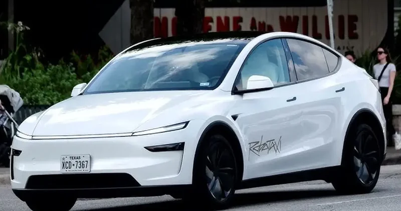 Bu şəhərdə robot taksilərin istifadəsinə başalnıldı VİDEO