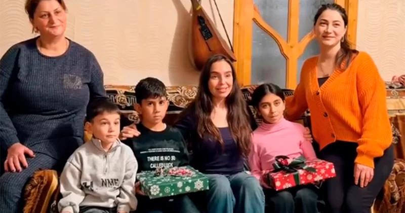 Leyla Əliyeva qonaq getdiyi evdə saz havası dinlədi Video