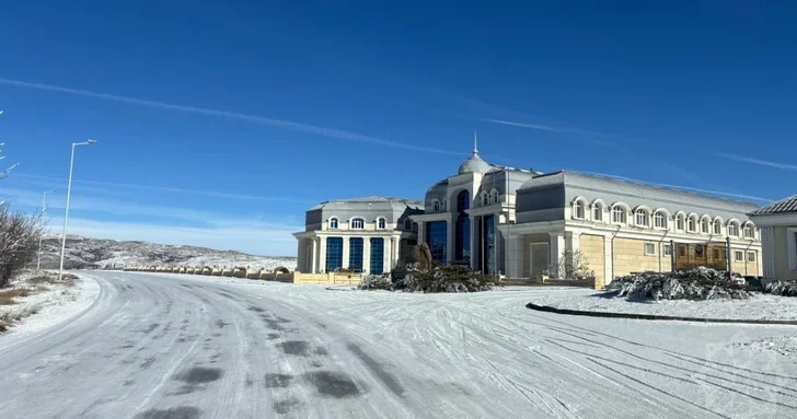 Из за снегопада и мороза на трассе Шамахы Пиригулу Демирчи образовался гололёд