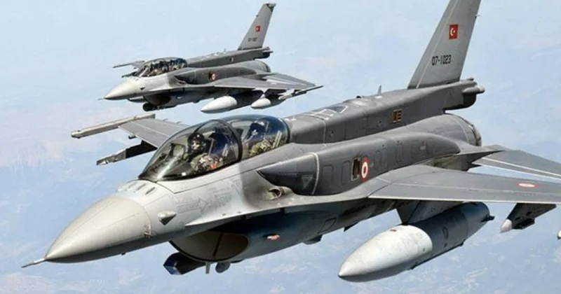 Турецкий истребитель сбил дрон над Черным морем