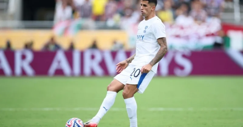 Portuqaliya millisinin futbolçusu Kanselu onu videoya çəkən şəxsə hücum edib VİDEO