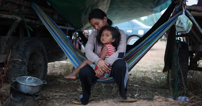 Всюду столкновения, всюду беженцы объектив