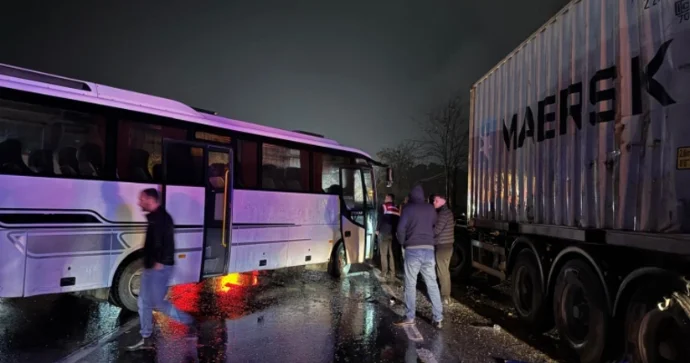 Altı avtomobil toqquşdu, on iki nəfər xəsarət aldı