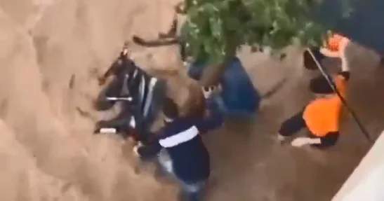 Марокко затопило десятки погибших ВИДЕО