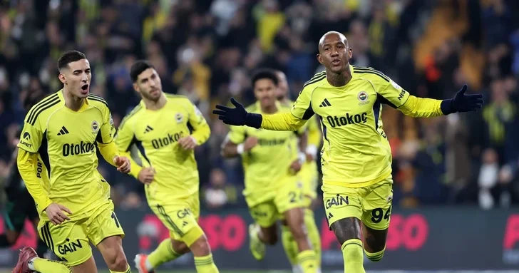 Турецкая Суперлига: Фенербахче разгромил Коньяспор