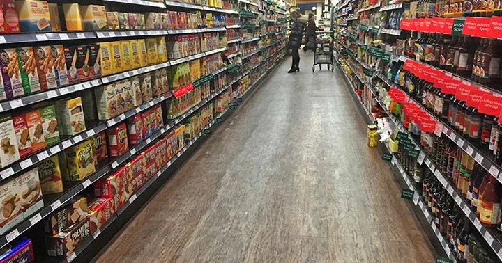 “Marketdə məhsulu çürüdür, amma kasıba satmır...” İlahiyyatçıdan haqlı irad