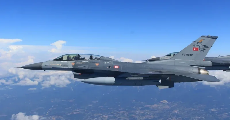 Истребители F 16 уничтожили беспилотник, приближавшийся к Турции