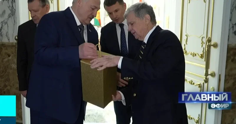 Lukaşenko Trampın ailəsinə nə hədiyyə edib?