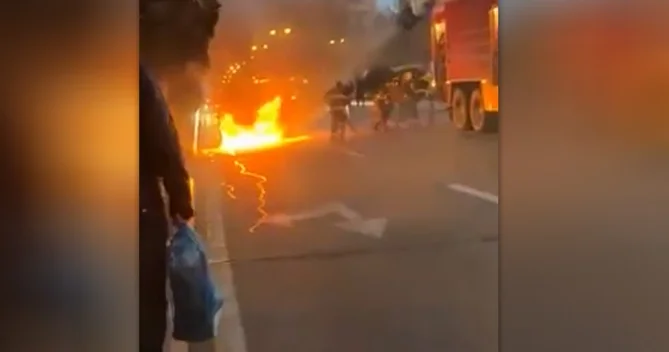 Bakıda maşın YANIR