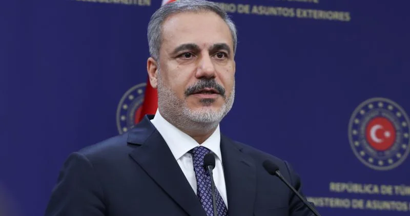 HAKAN FİDANIN ÜZÜ ƏMƏLİYYATLA DƏYİŞDİRİLİB? Nazir canlı yayımda suala belə cavab verdi (VİDEO)