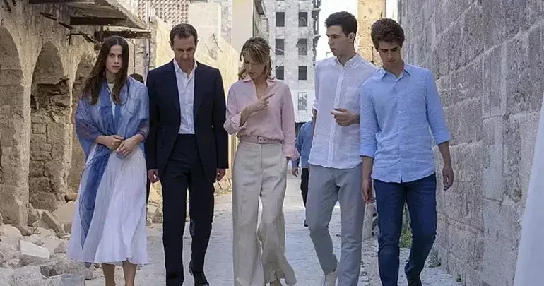 The Guardian Əsədin Rusiyadakı lüks həyatından yazdı