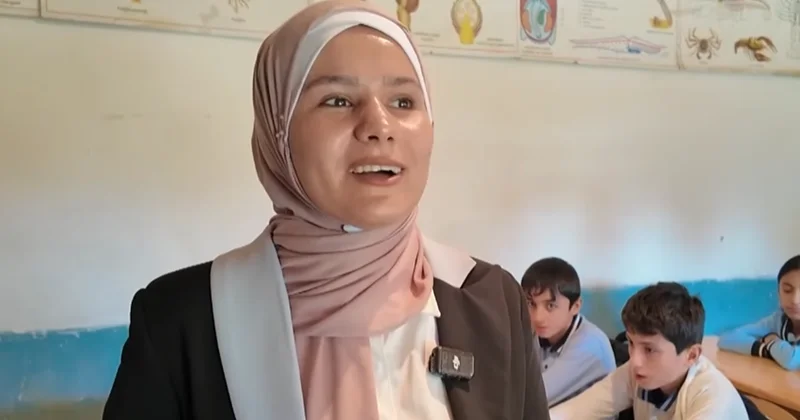 Şagird kimi çıxdığı məktəbə müəllim kimi qayıtdı Diryanın ilk ali təhsilli qadını Video