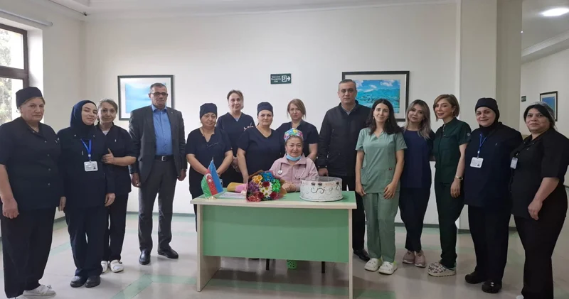 Vəhdət Partiyası Şirvanda həyat xilas edən həkimə təşəkkür etdi (FOTO)