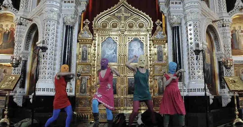 Rusiyada “Pussy Riot” pank qrupu ekstremist təşkilat kimi tanındı və qadağan edildi