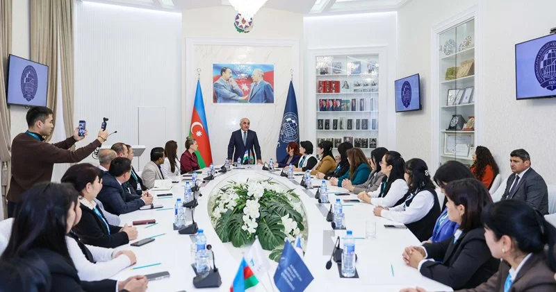 Успешно завершена интенсивная программа обучения, организованная в UNEC для узбекских учителей (ФОТО)