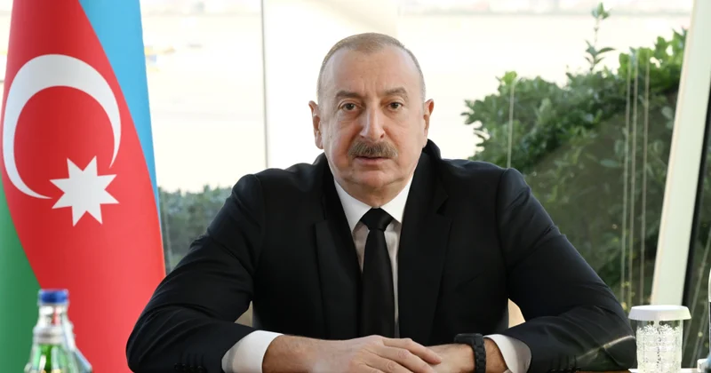 Prezident nazirliyin işçilərini təltif etdi SİYAHI