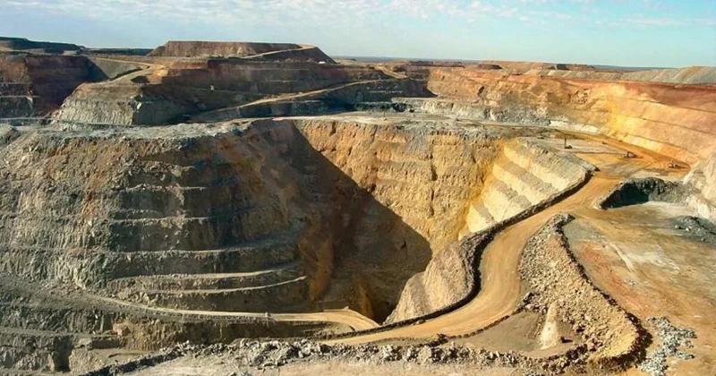 Çin başqa ölkənin qızıl yataqlarını ələ keçirir