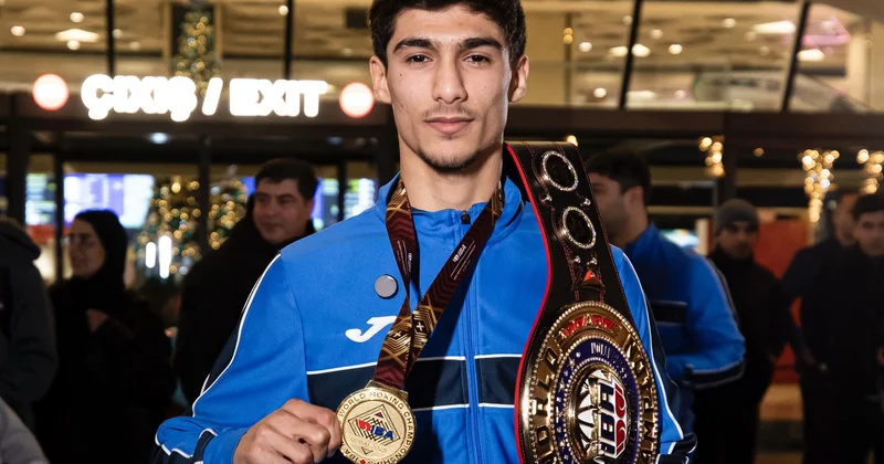 Boks üzrə Azərbaycan milli komandası Vətənə qayıdıb FOTO