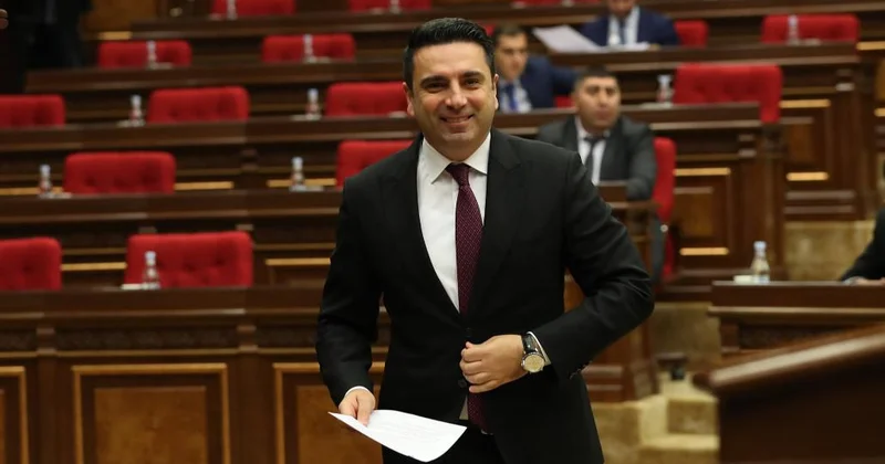 Görünməmiş proses: Simonyanın Nəsrullayevanın önündə hörmətlə əyilməsi... VİDEO