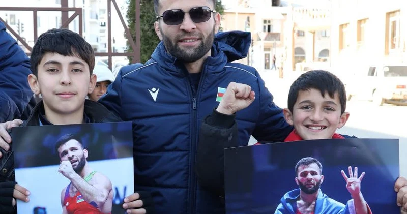 Güləş ulduzları Xankəndidə məktəblilərlə görüşüb FOTO