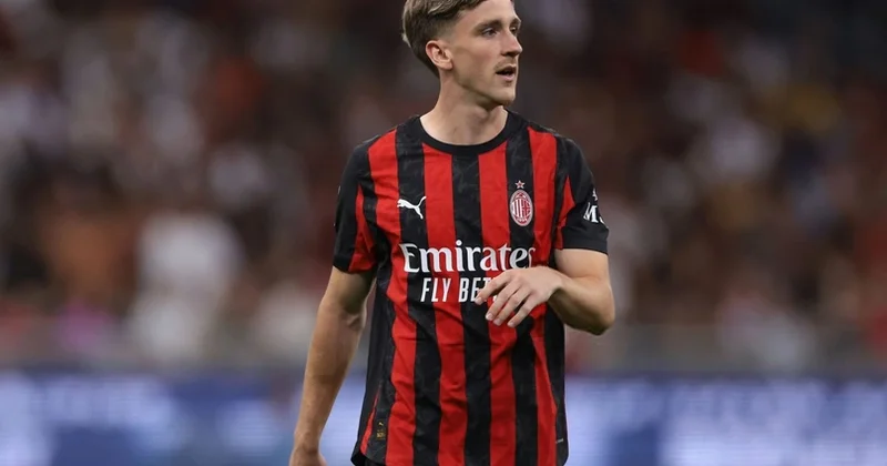 “Milan“ belçikalı futbolçusu ilə müqavilənin müddətini uzadıb