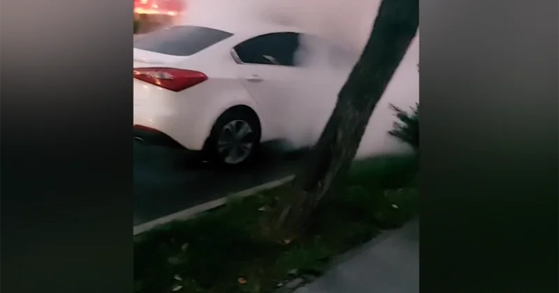 Bakının mərkəzində KİA yandı