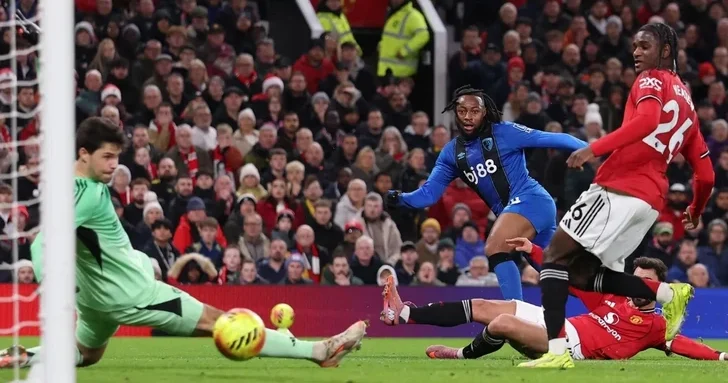 Манчестер Юнайтед упустил победу над Борнмутом в матче с восемью голами