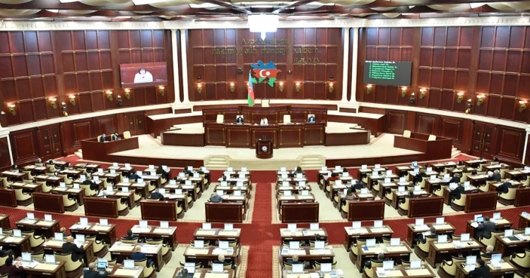 Tarixi sosial ədalət tələbi Deputatlardan səsləniş