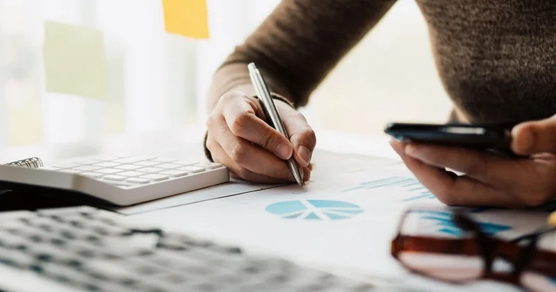 Azərbaycana birbaşa xarici investisiyalarda neft qaz sektorunun payı azalıb