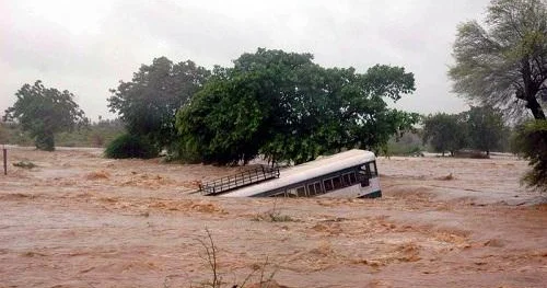 Bu ölkədə daşqınlar 21 can aldı