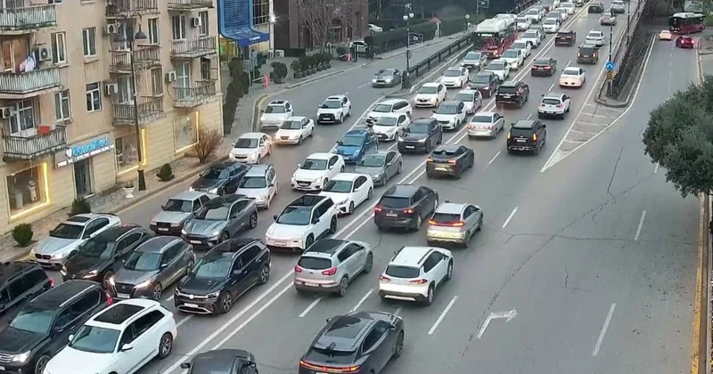 Paytaxtın bəzi küçələrində sıxlıq müşahidə olunur
