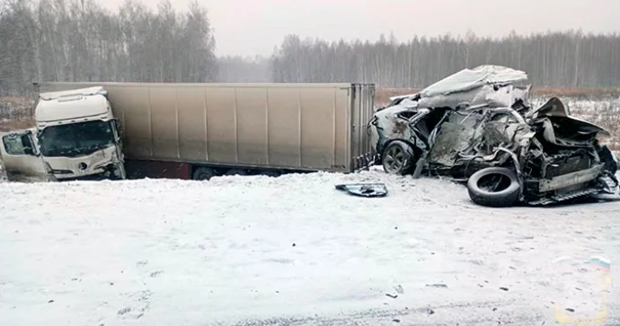 Qayda pozan qadın sürücü qəzaya düşdü İki ölü, bir yaralı VİDEO