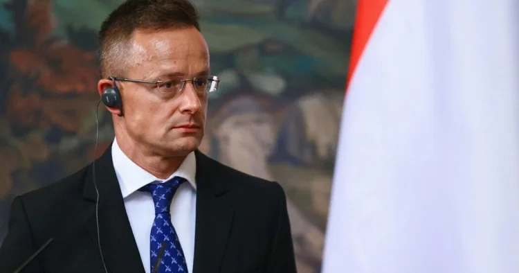 Siyarto ukraynalı həmkarının Orban barədə dediklərinə etiraz edib