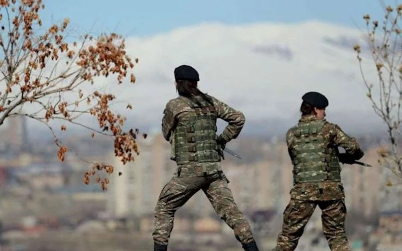 Paşinyan Ermənistan ordusuna qadınları cəlb etməyə çalışır