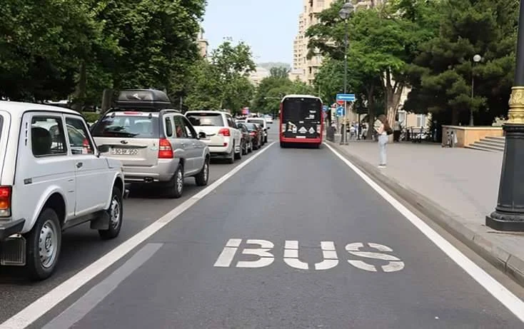 Məktəb və iş servislərinə avtobus zolağı üçün icazə verilə bilər? AÇIQLAMA