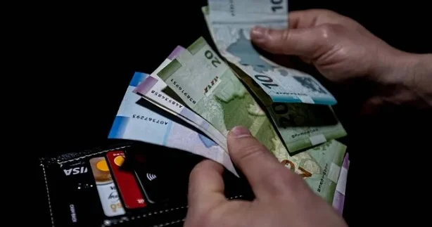 Minimum maaş Azərbaycanda 21 ildə nə qədər artıb? CƏDVƏL