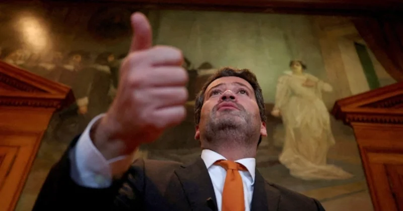 Вентура выходит в лидеры на президентских выборах в Португалии