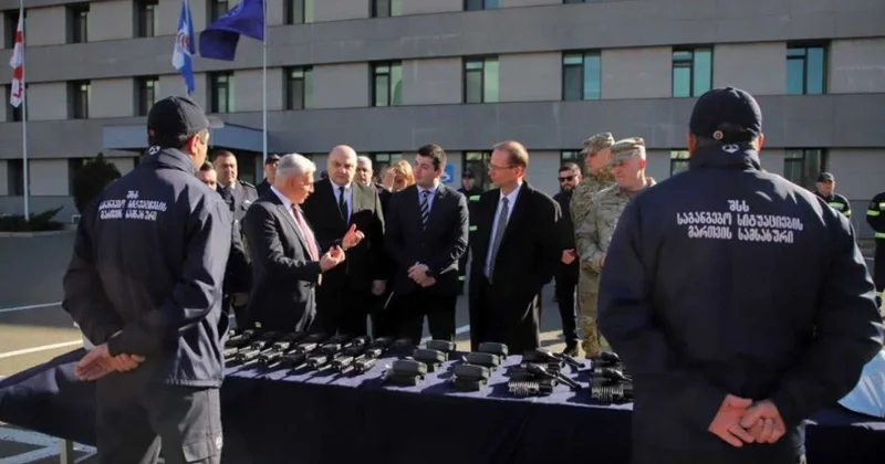 США подарили Грузии противопожарное оборудование и средства связи