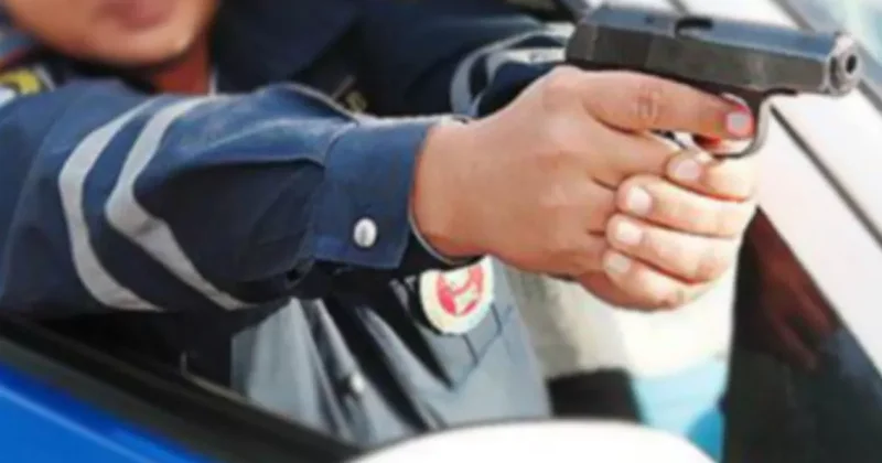 Противостояние люкса и закона в России: Porsсhe протаранил машину ДПС силовики открыли огонь: ВИДЕО